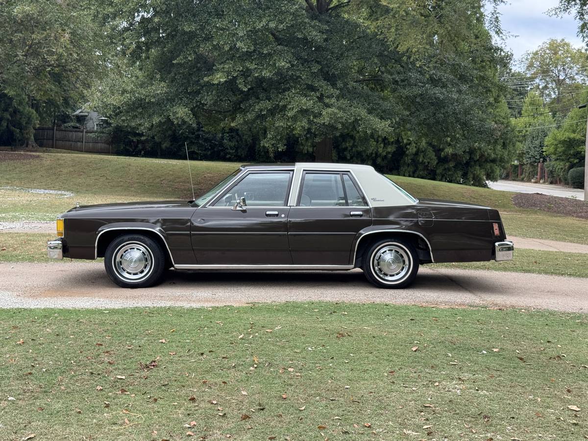 Ford-ltd-crown-victoria-1987-brown-1