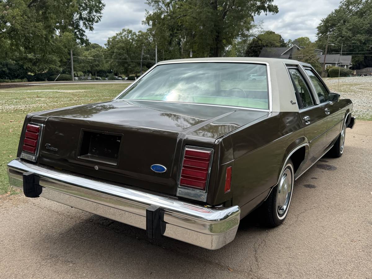 Ford-ltd-crown-victoria-1987-brown-14