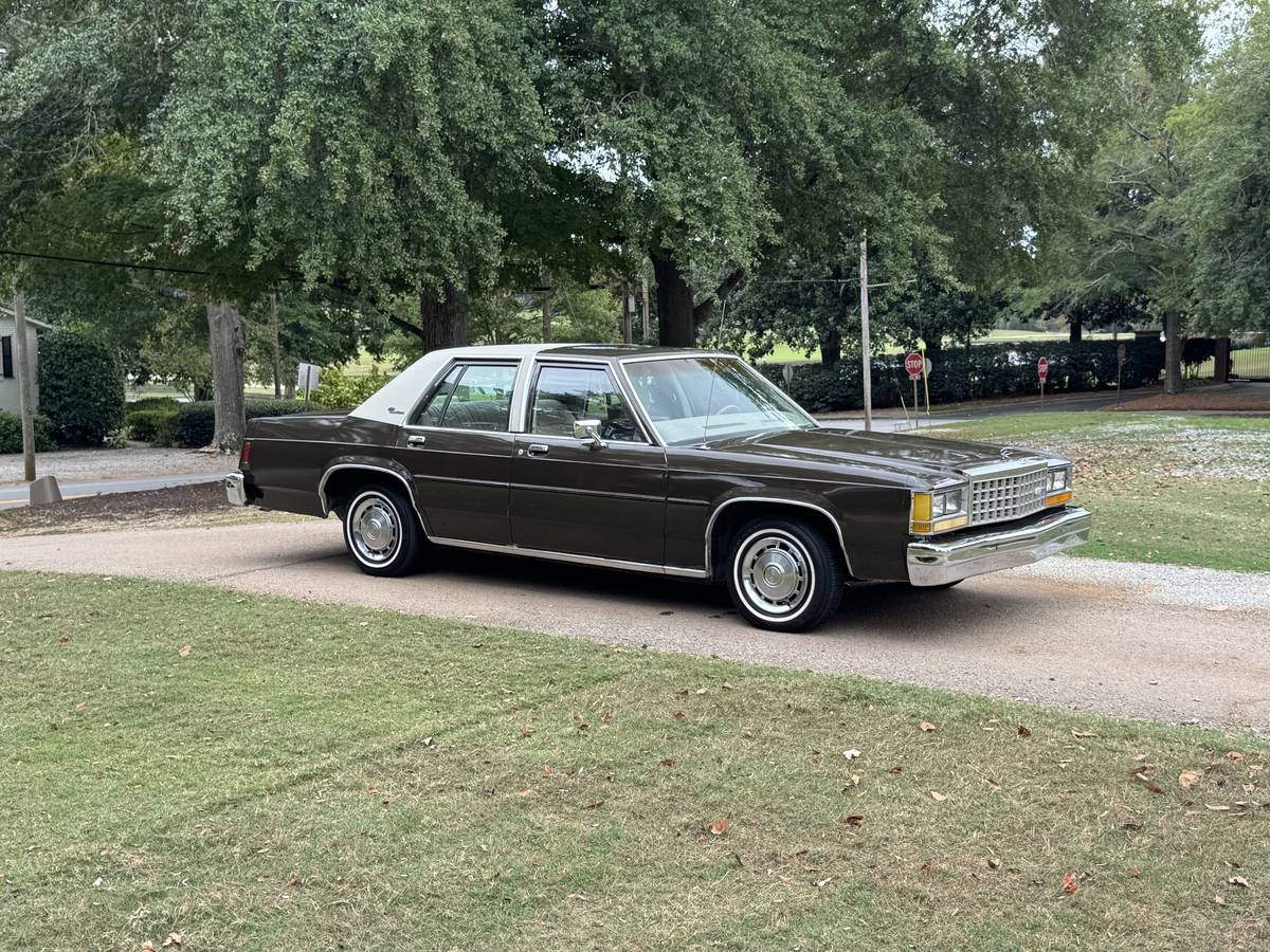 Ford-ltd-crown-victoria-1987-brown-16