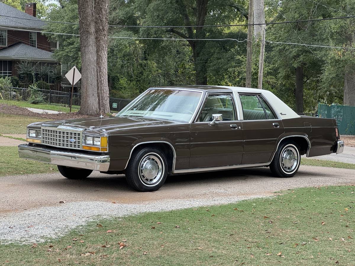 Ford-ltd-crown-victoria-1987-brown-2
