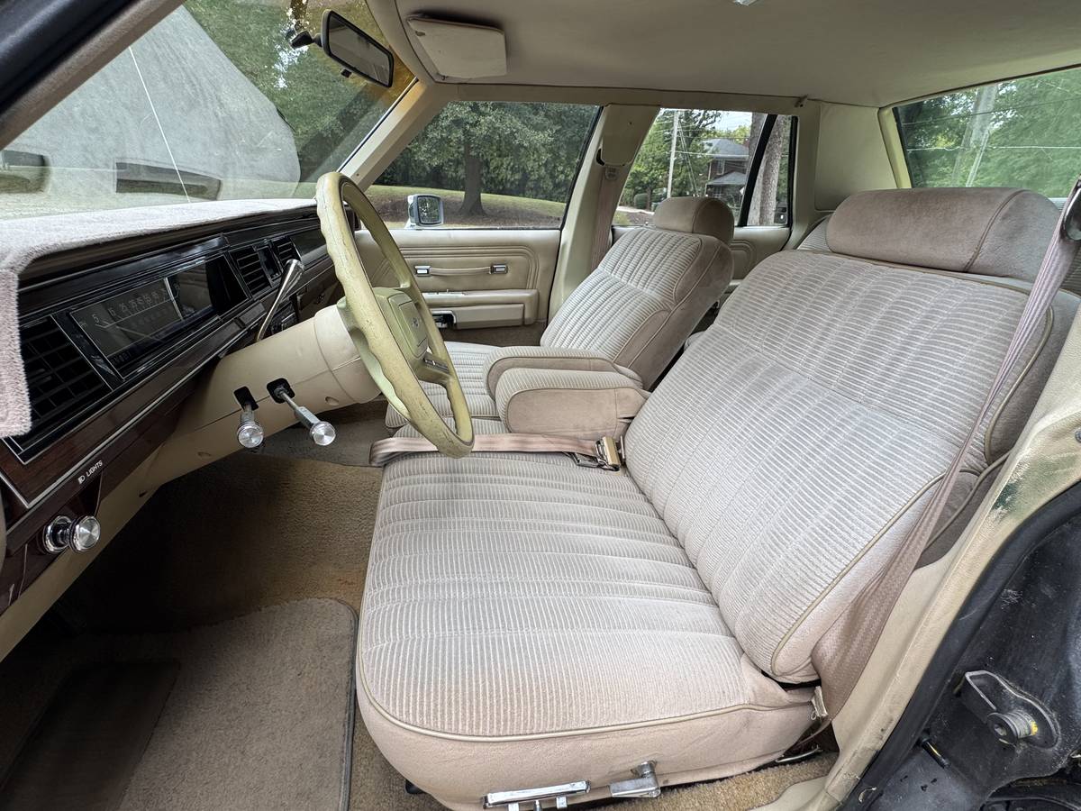 Ford-ltd-crown-victoria-1987-brown-5