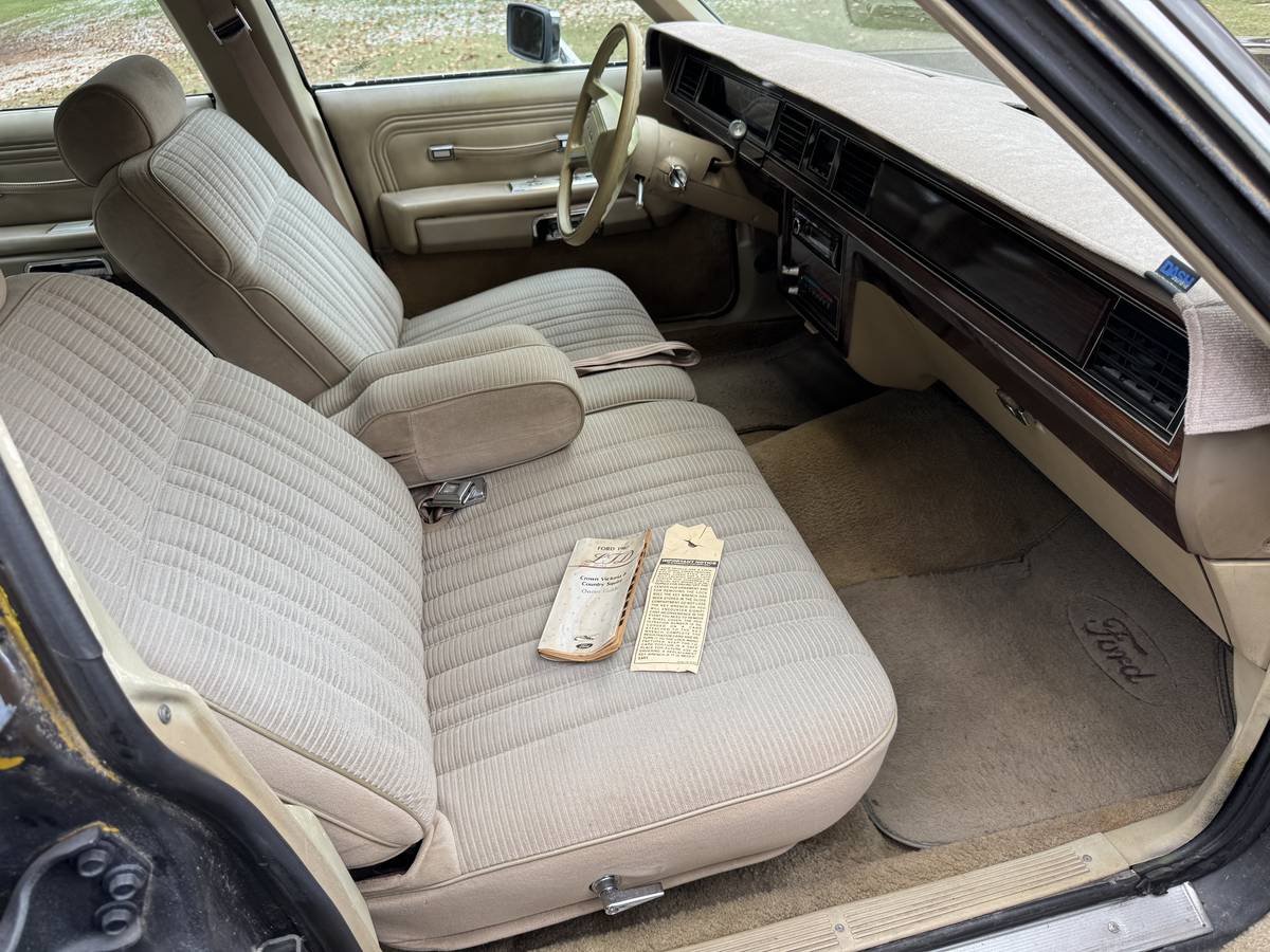 Ford-ltd-crown-victoria-1987-brown-7