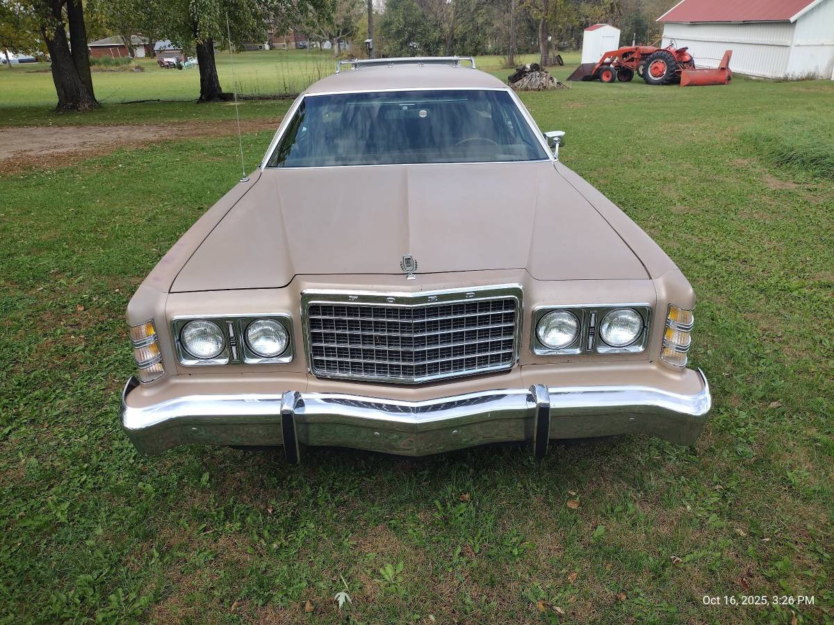 Ford-ltd-wagon-1978-custom-10