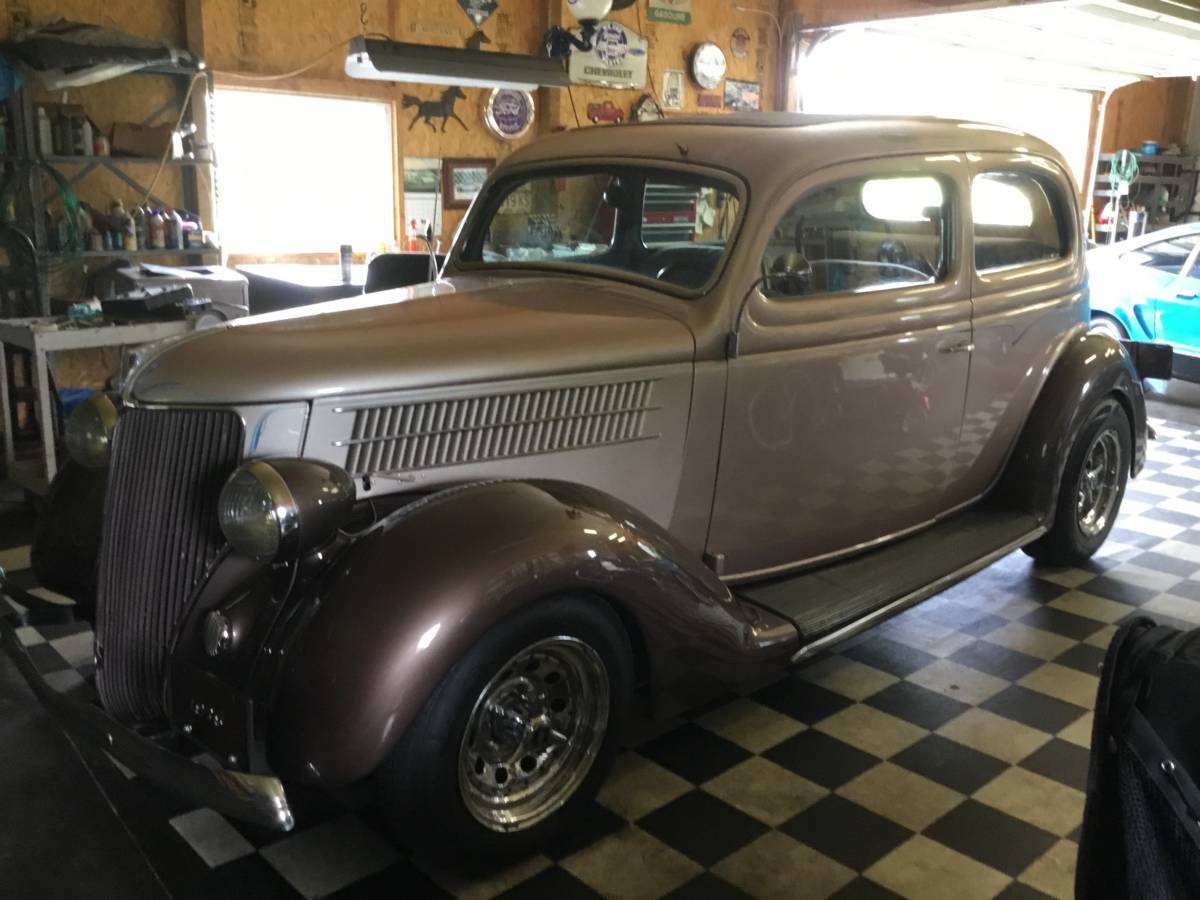 Ford-model-68-slantback-1936-brown
