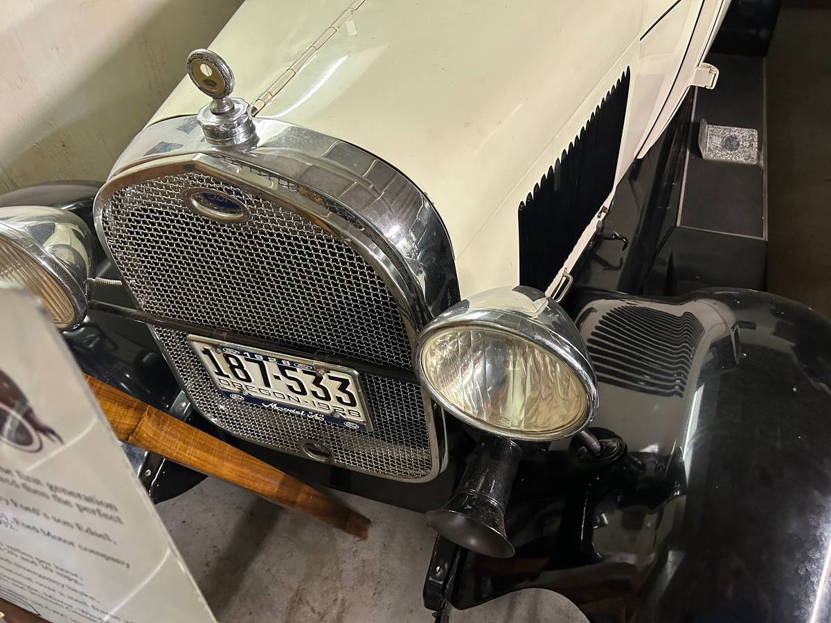 Ford-model-a-coupe-1928-1