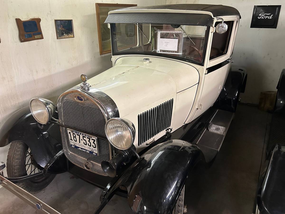 Ford-model-a-coupe-1928-3