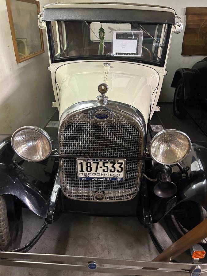 Ford-model-a-coupe-1928-4