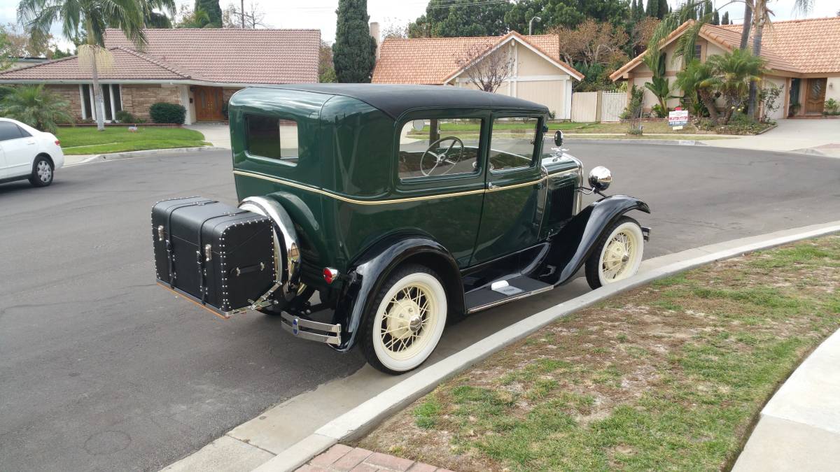 Ford-model-a-tudor-1930-green-2