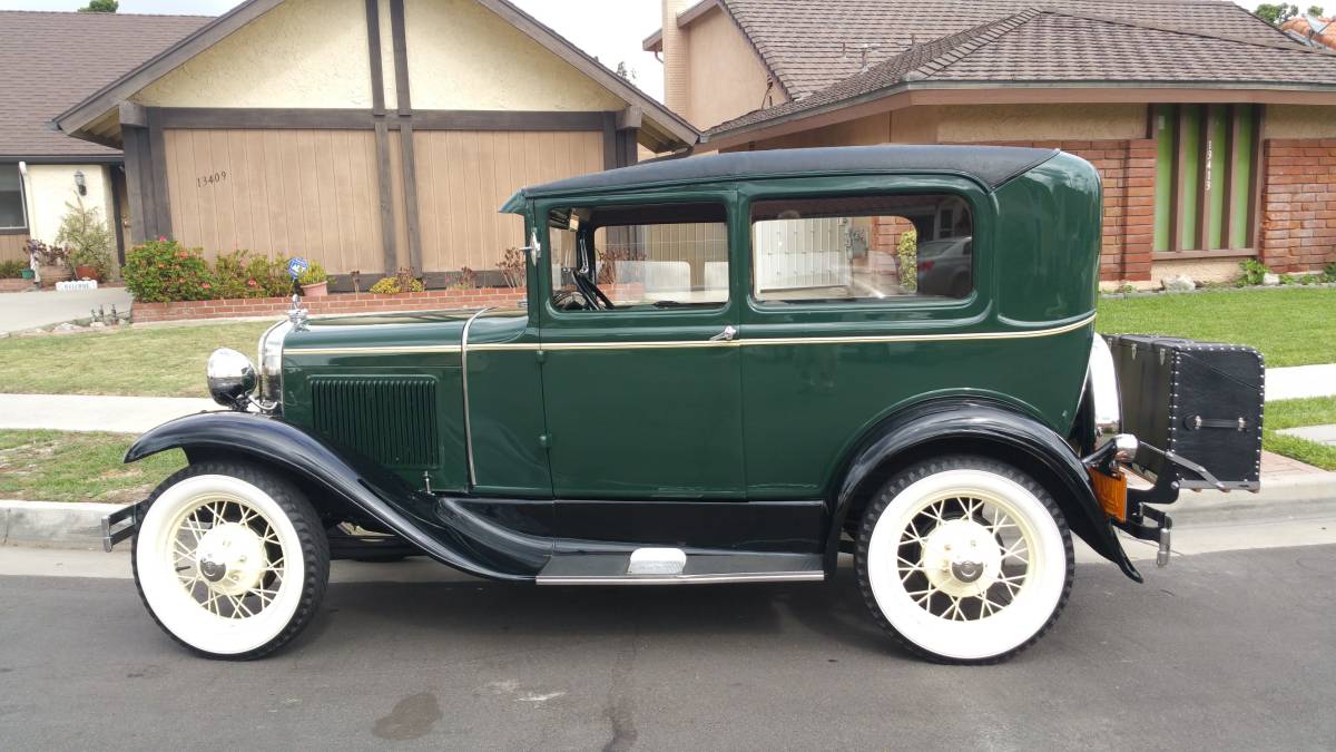 Ford-model-a-tudor-1930-green-4