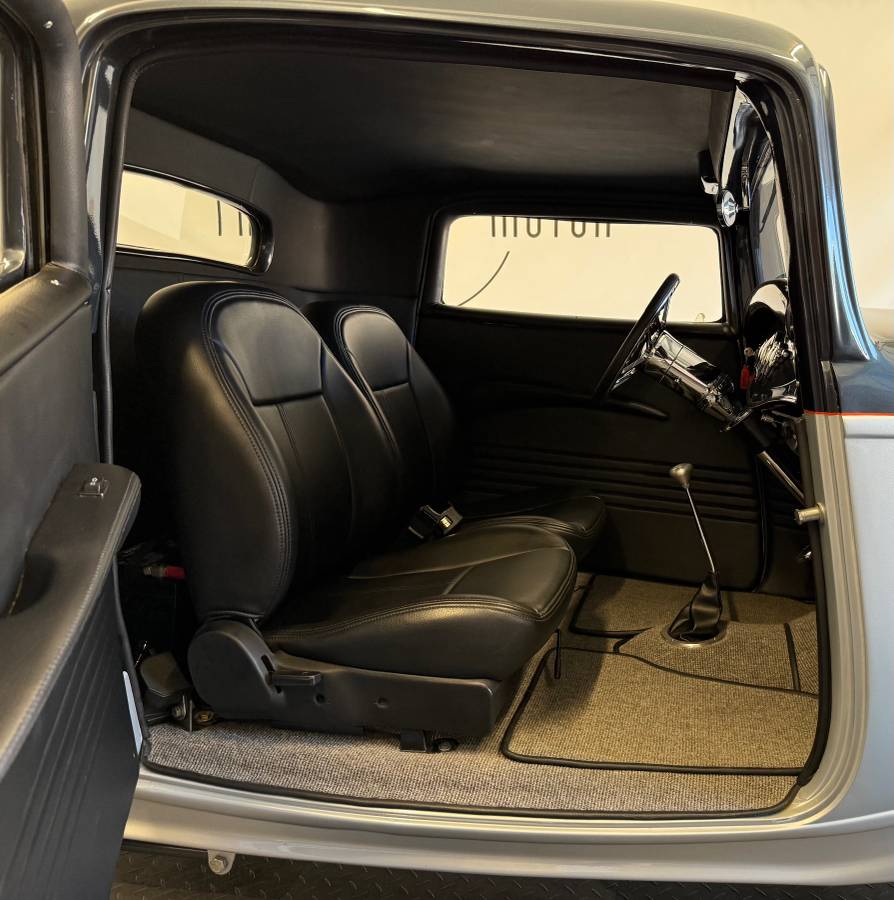 Ford-model-b-3-window-1932-white-2