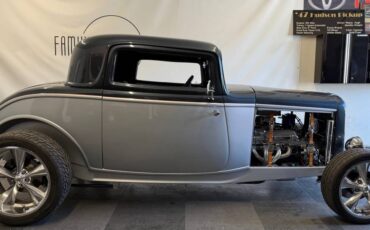 Ford-model-b-3-window-1932-white-24