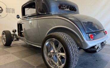 Ford-model-b-3-window-1932-white-28