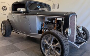 Ford-model-b-3-window-1932-white-47