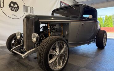 Ford-model-b-3-window-1932-white-62