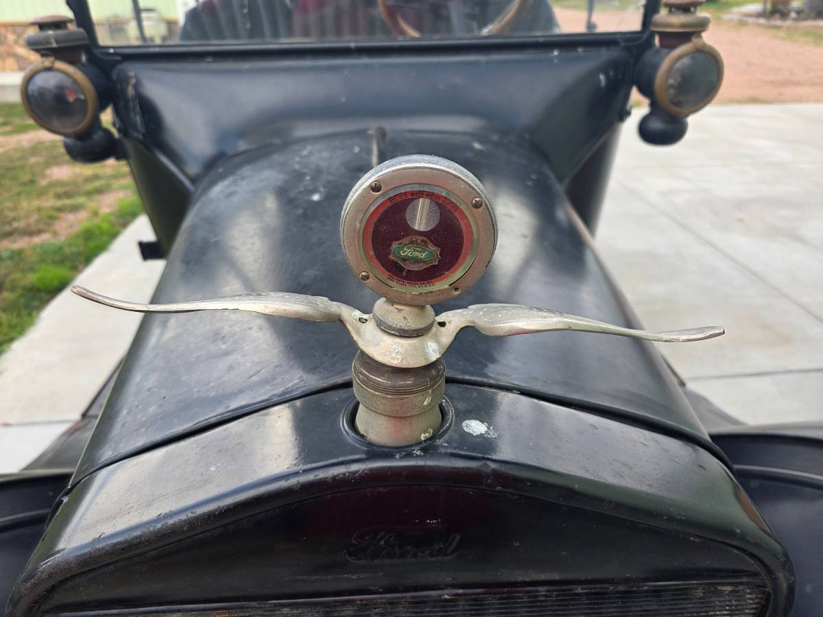 Ford-model-t-1919-black-3