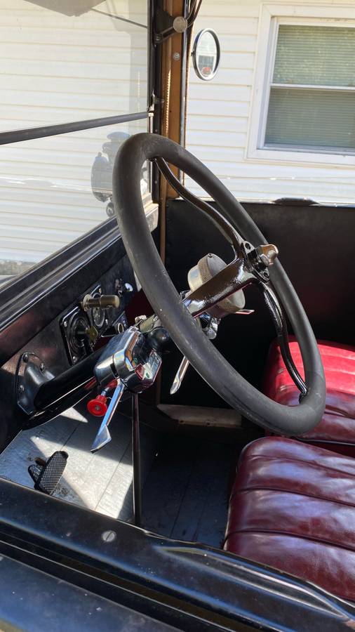 Ford-model-t-tudor-1925-black-1