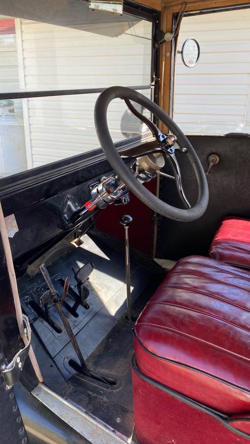 Ford-model-t-tudor-1925-black-4