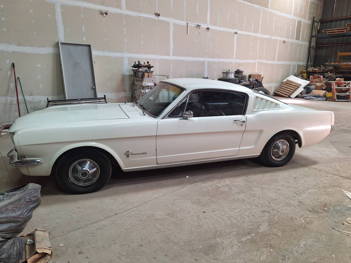 Ford-mustang-1965-white-4