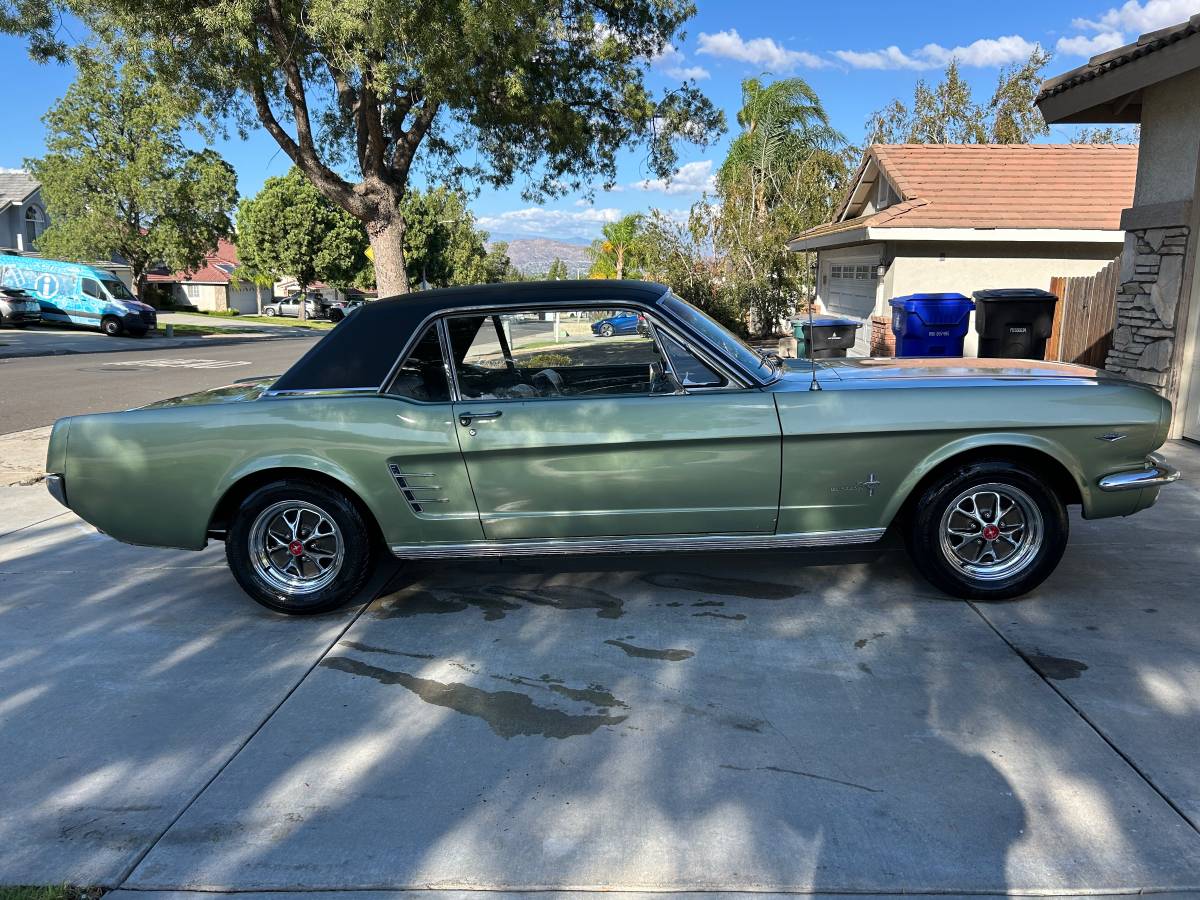 Ford-mustang-1966-12