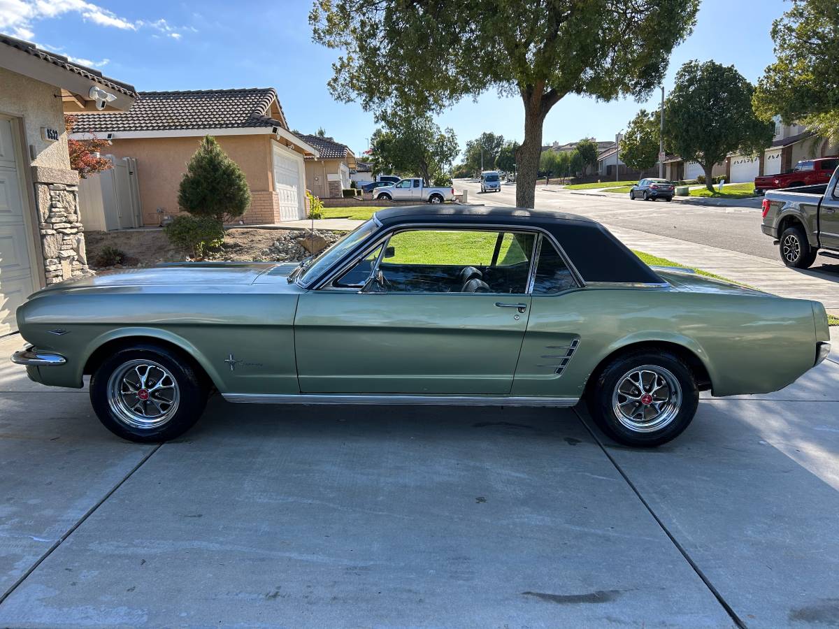 Ford-mustang-1966-15