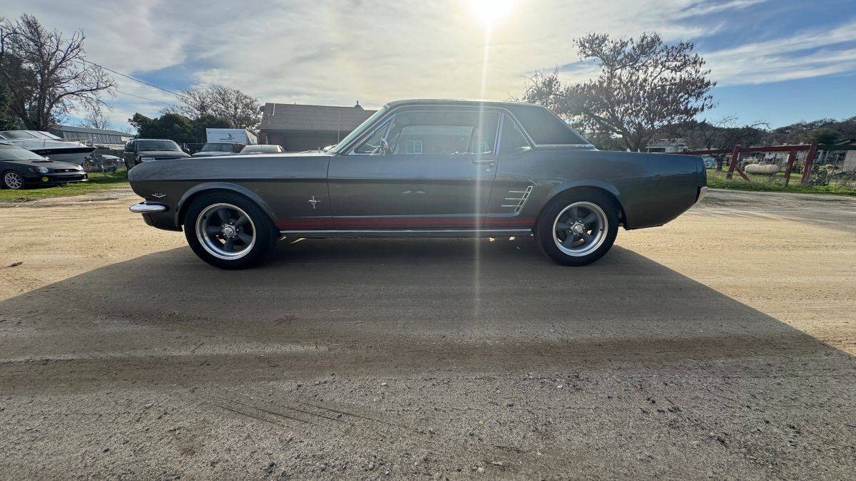 Ford-mustang-1966-16
