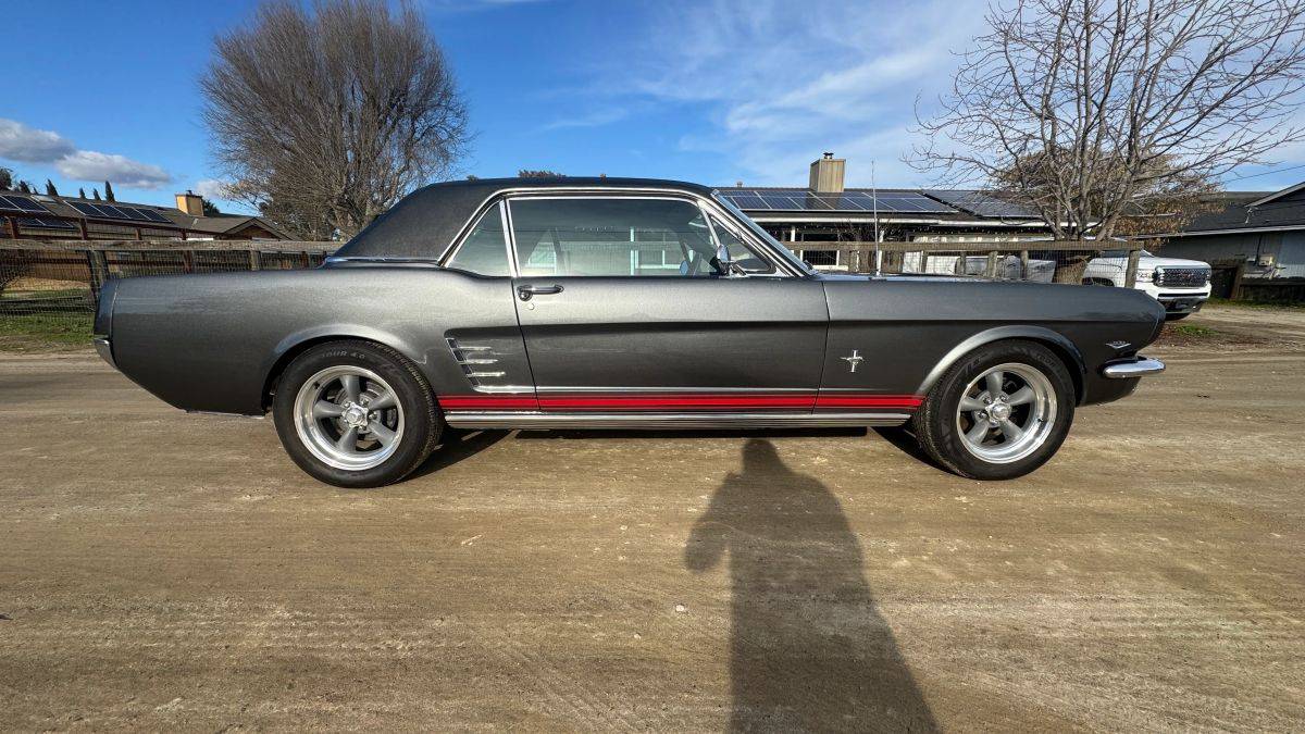 Ford-mustang-1966-3