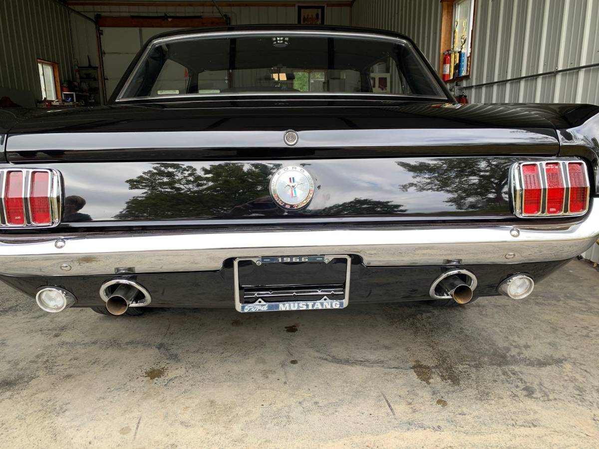 Ford-mustang-1966-black-1