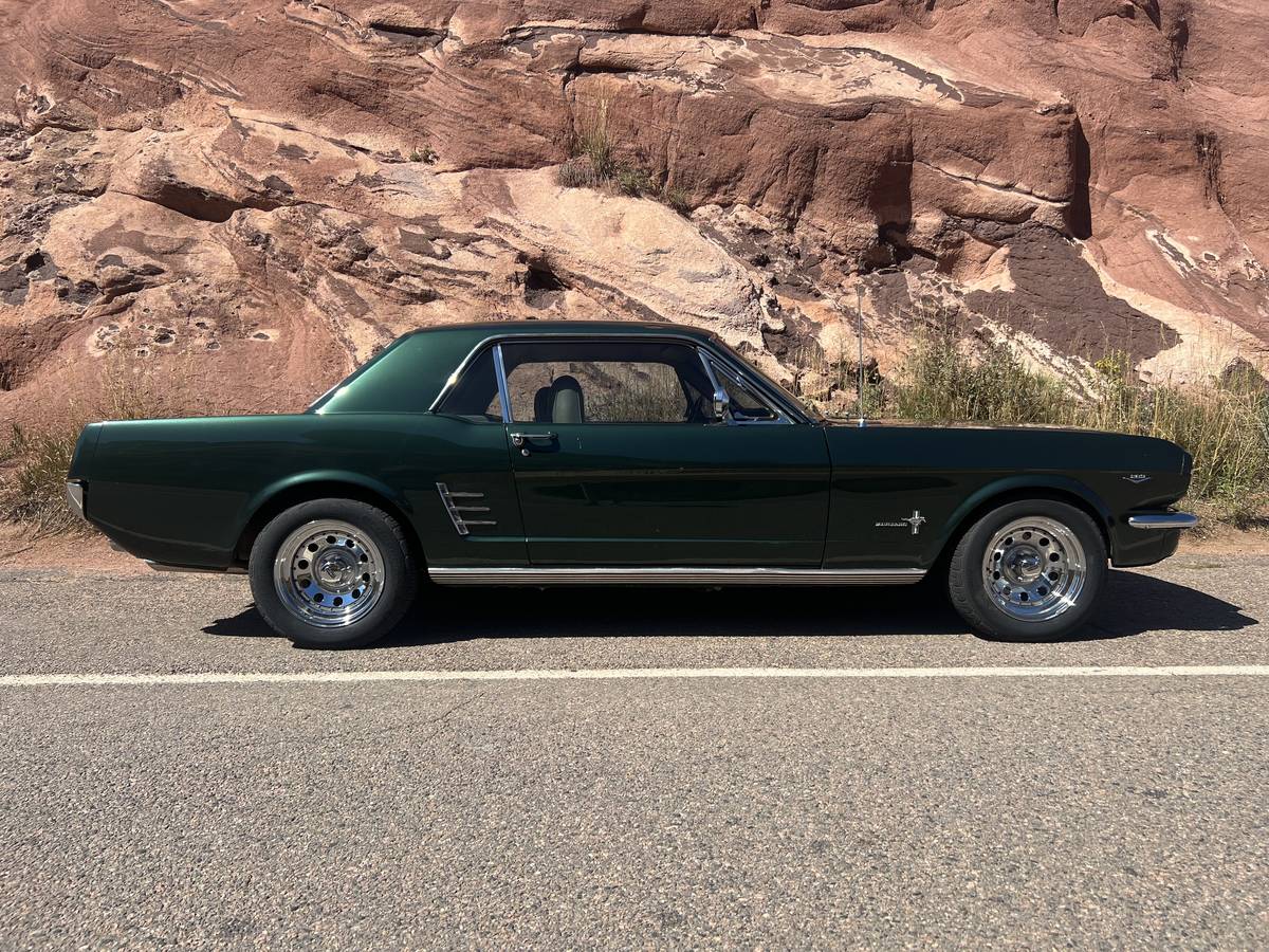 Ford-mustang-1966-green
