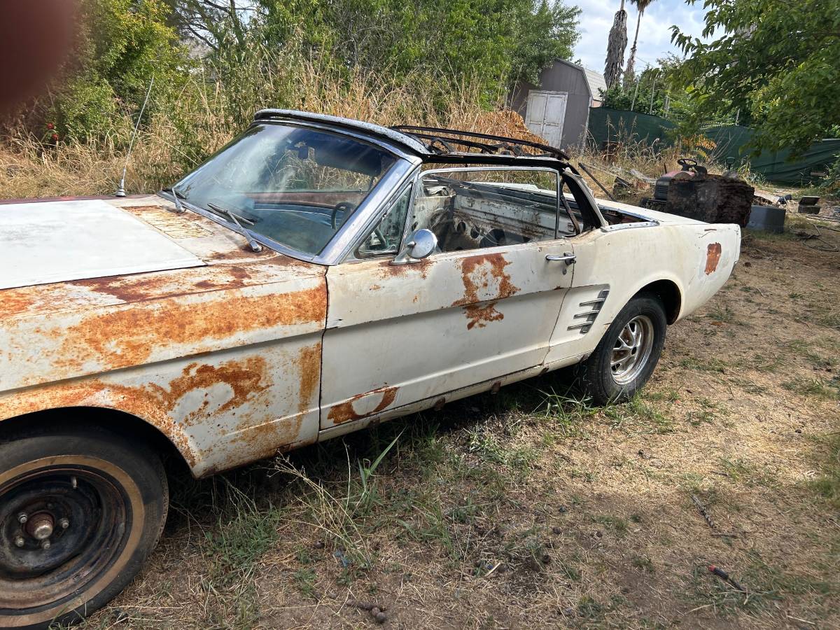 Ford-mustang-1966-white-2