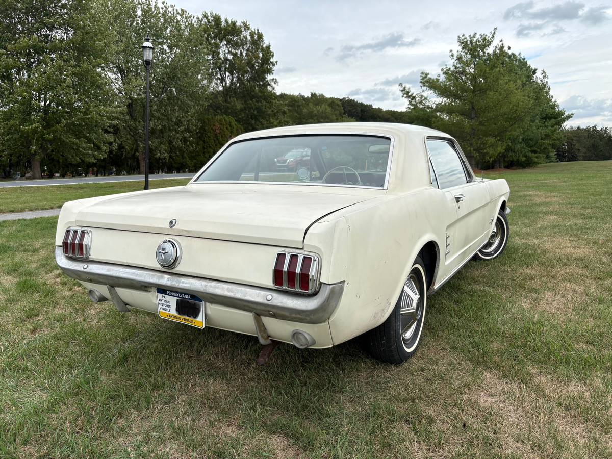 Ford-mustang-1966-white-4
