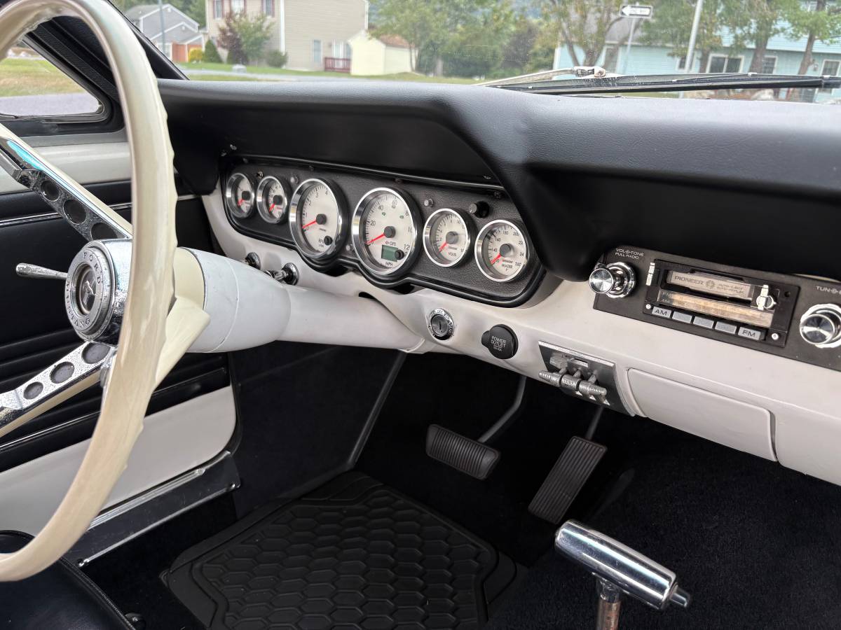Ford-mustang-1966-white-8