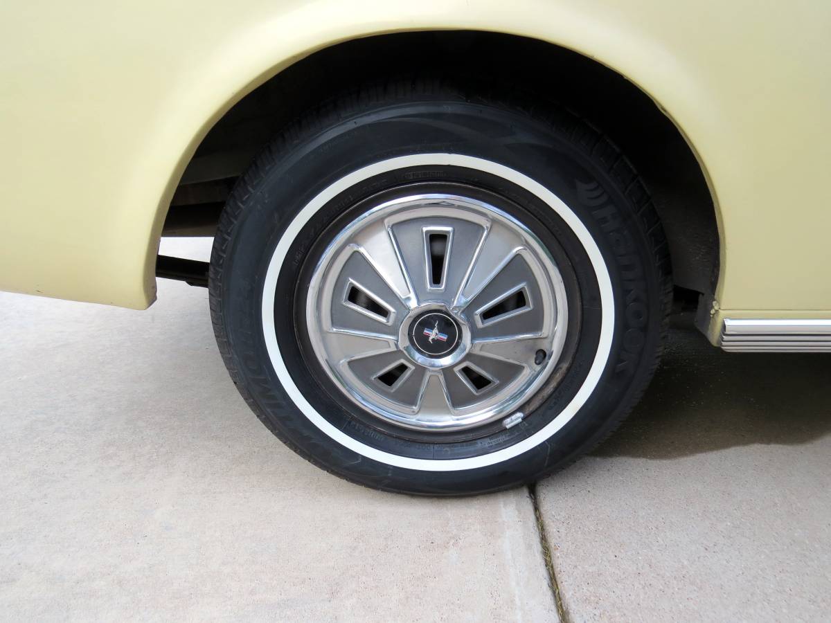 Ford-mustang-1966-yellow-17