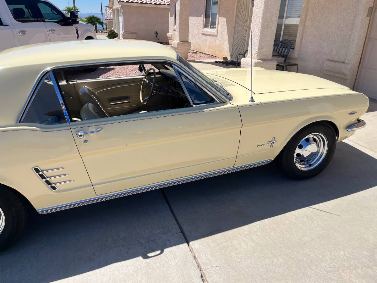 Ford-mustang-1966-yellow-2