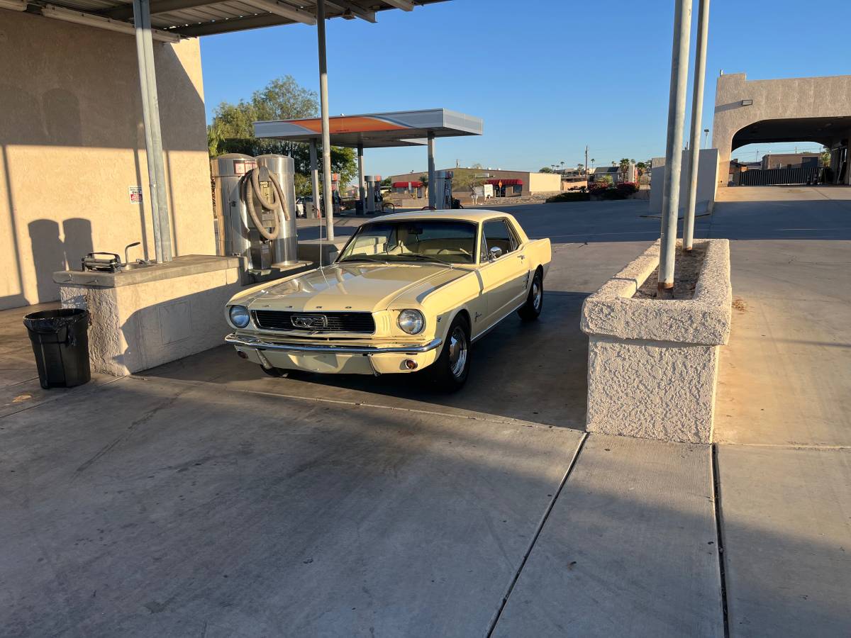 Ford-mustang-1966-yellow-7