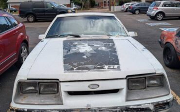 Ford-mustang-1981-white-1