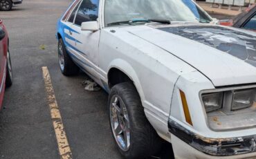 Ford-mustang-1981-white-4