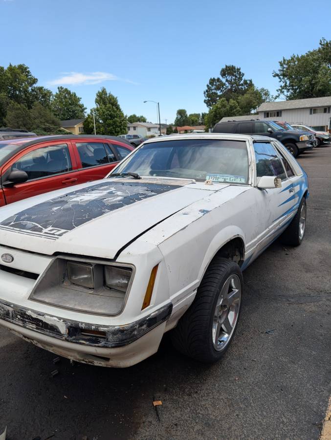 Ford-mustang-1981-white