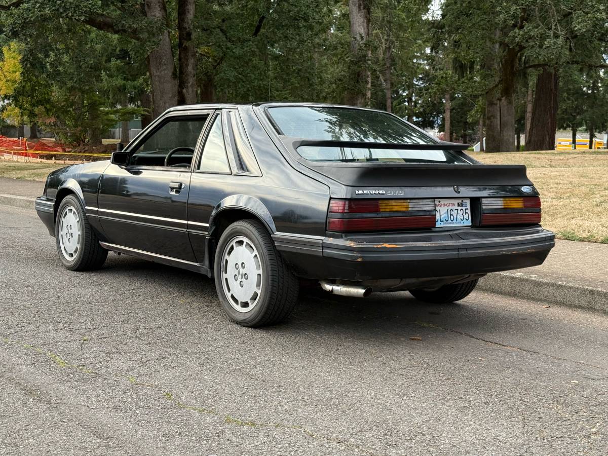 Ford-mustang-1984-black-1