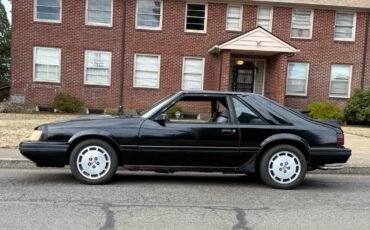 Ford-mustang-1984-black-2