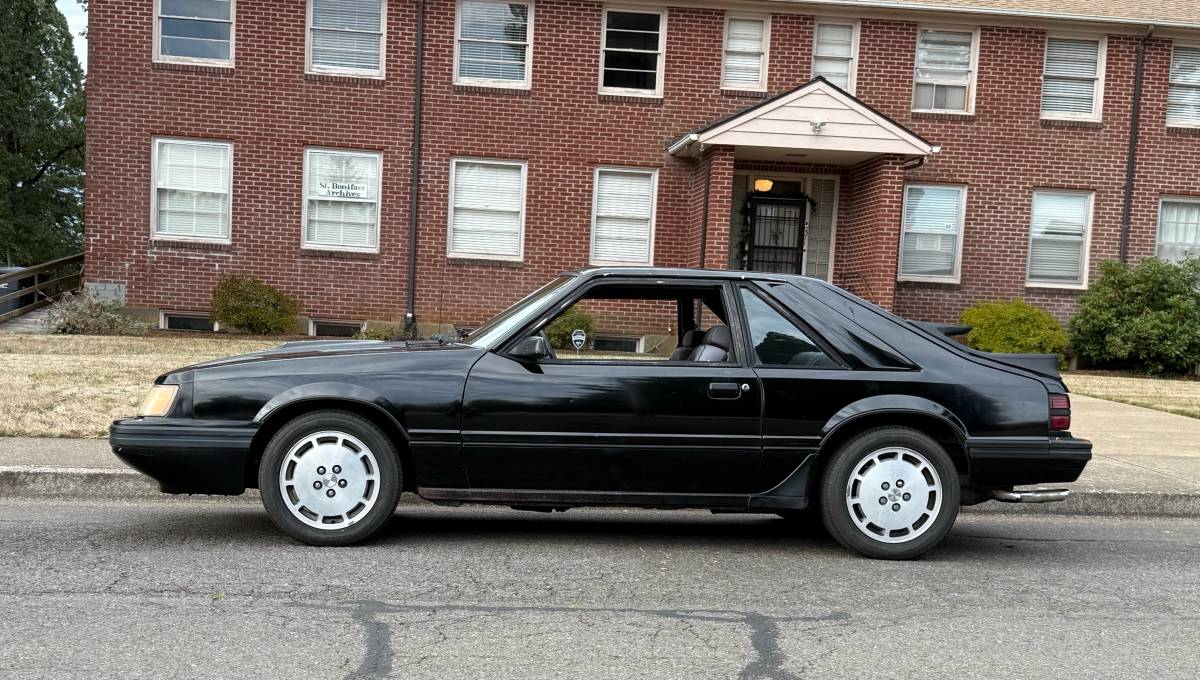 Ford-mustang-1984-black-2