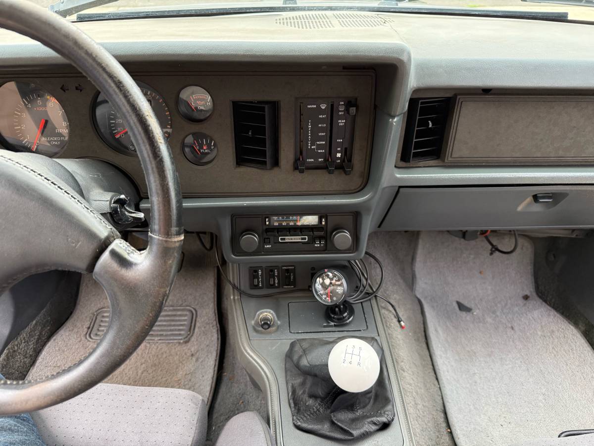 Ford-mustang-1984-black-3