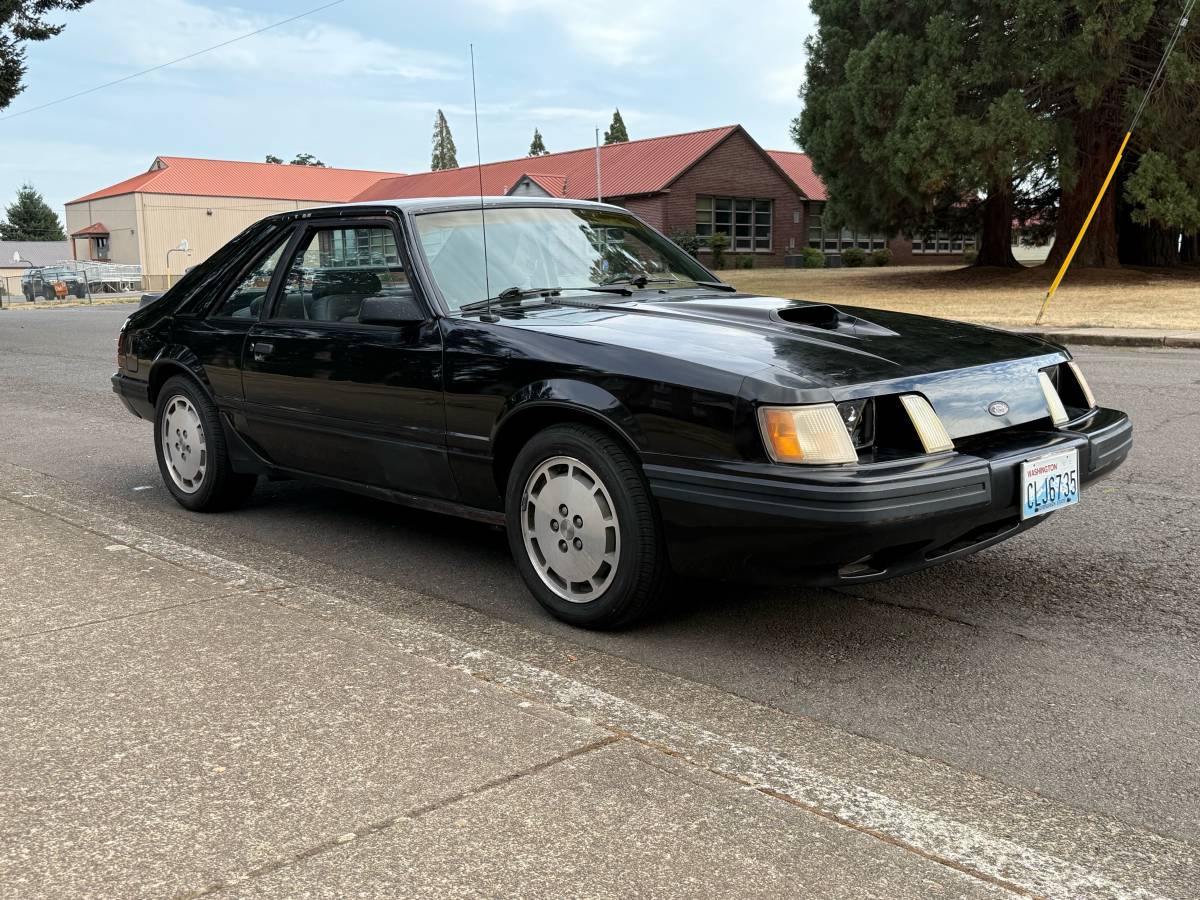 Ford-mustang-1984-black