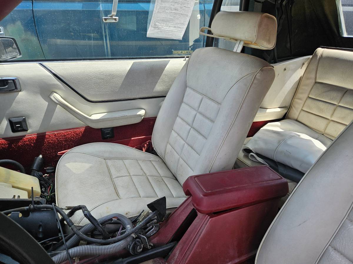 Ford-mustang-1984-white-6