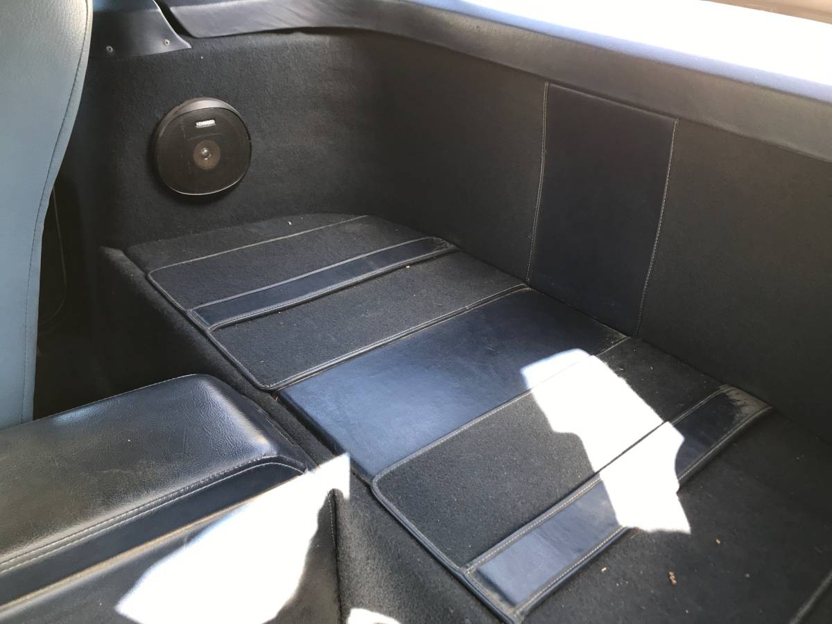Ford-mustang-1987-white-1