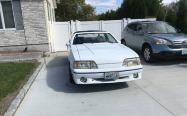 Ford-mustang-1987-white