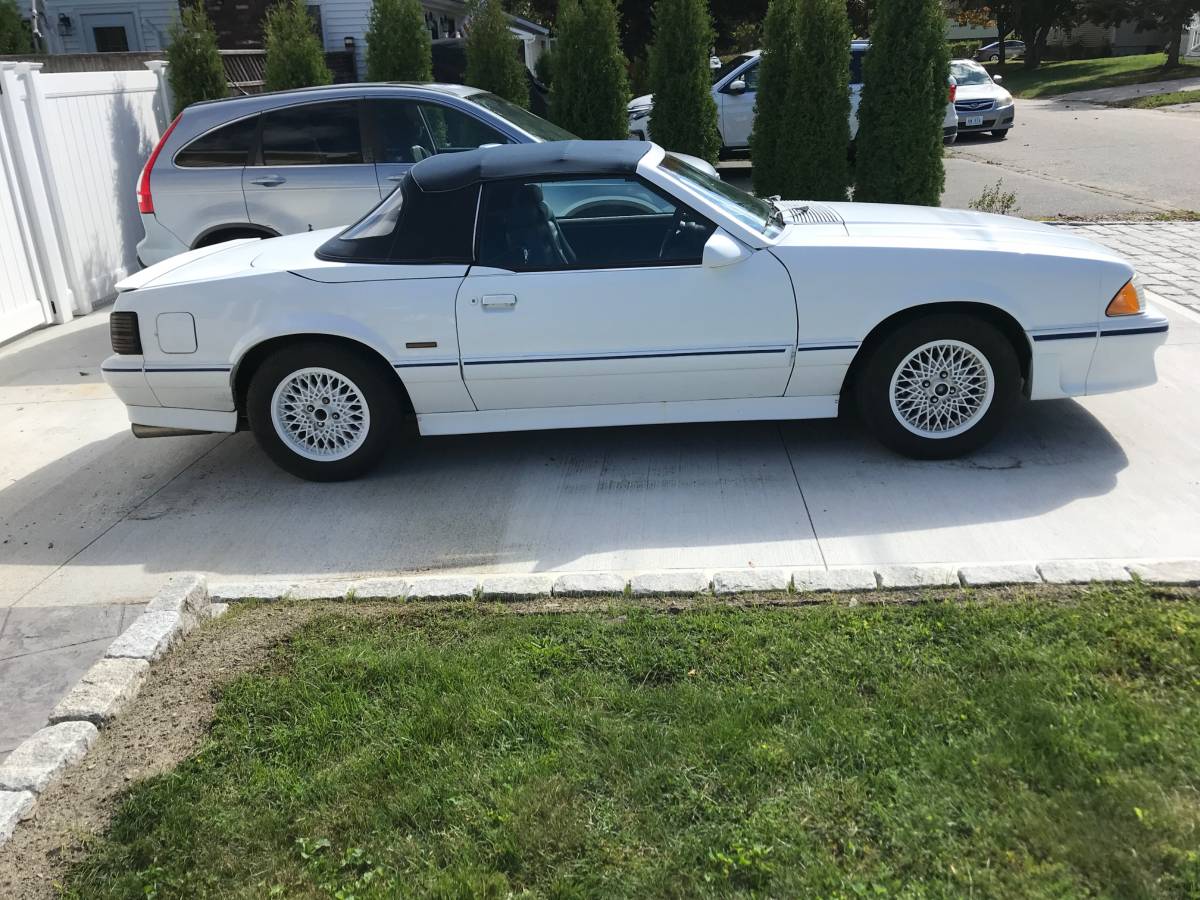Ford-mustang-1987-white-9