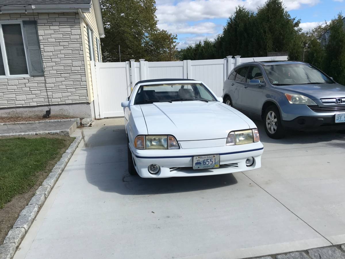 Ford-mustang-1987-white