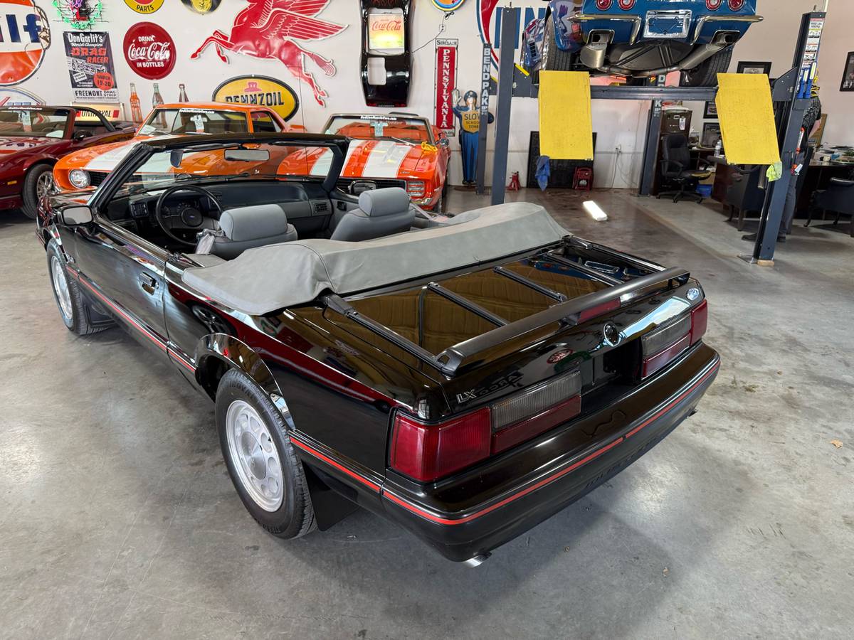 Ford-mustang-1988-black-1