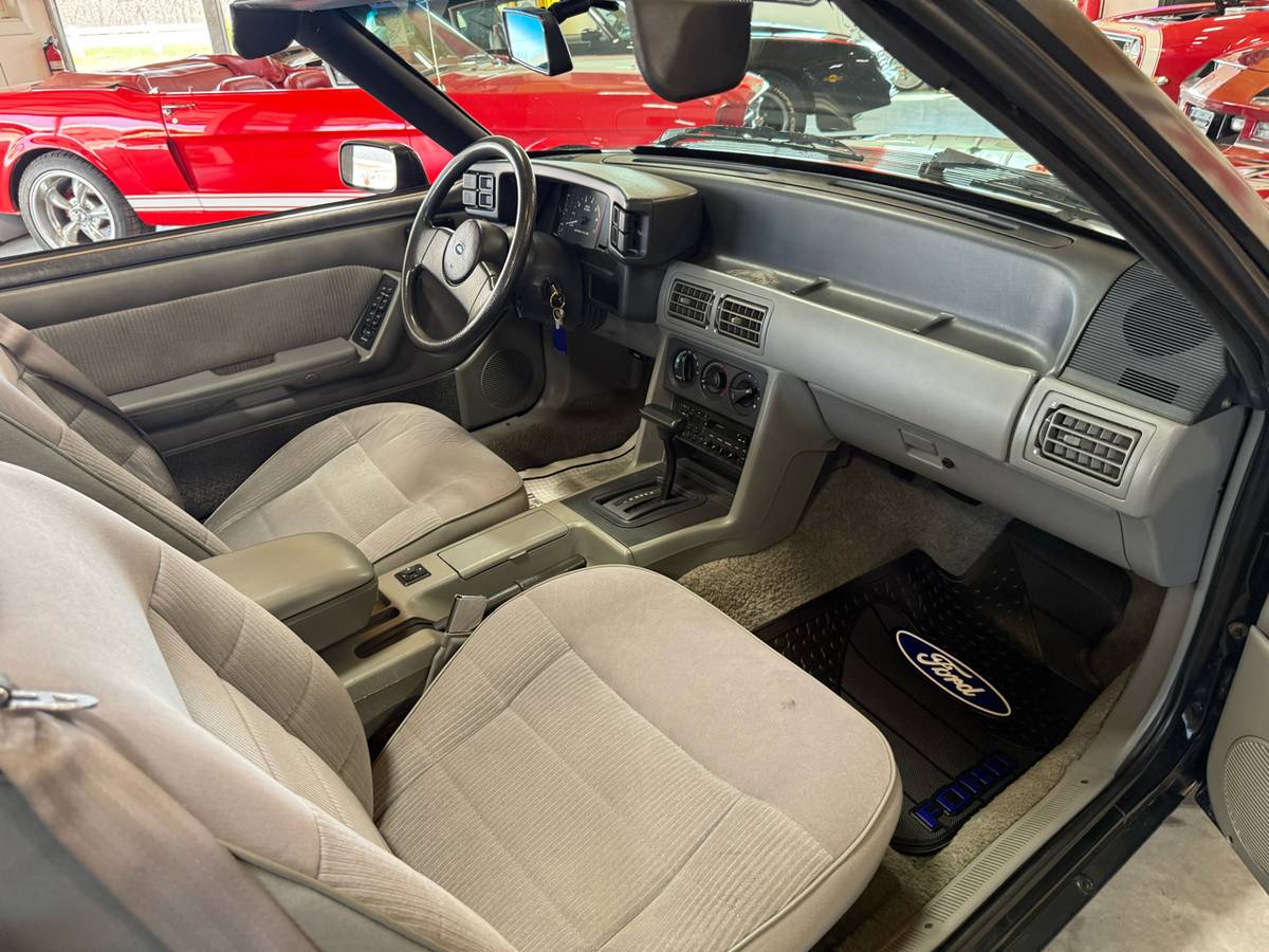 Ford-mustang-1988-black-14