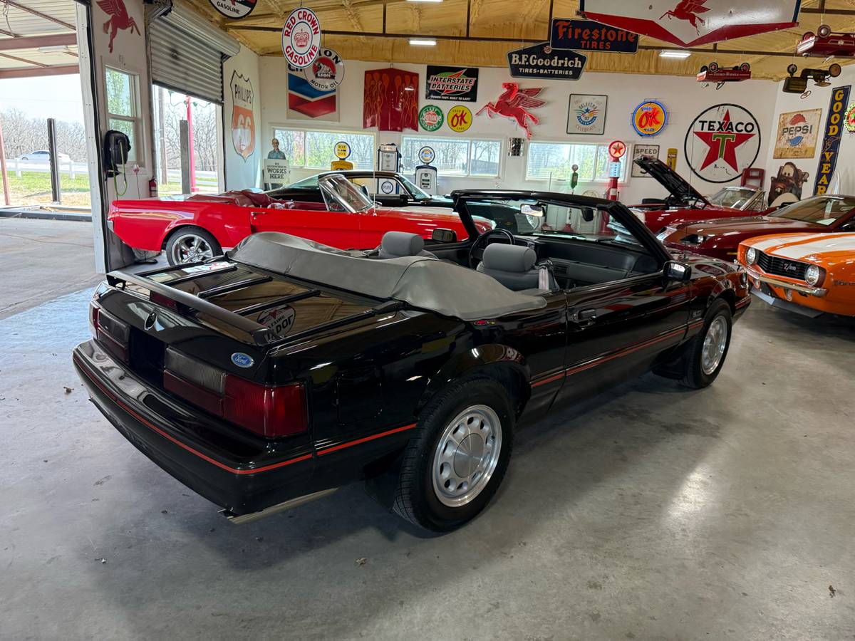 Ford-mustang-1988-black-4